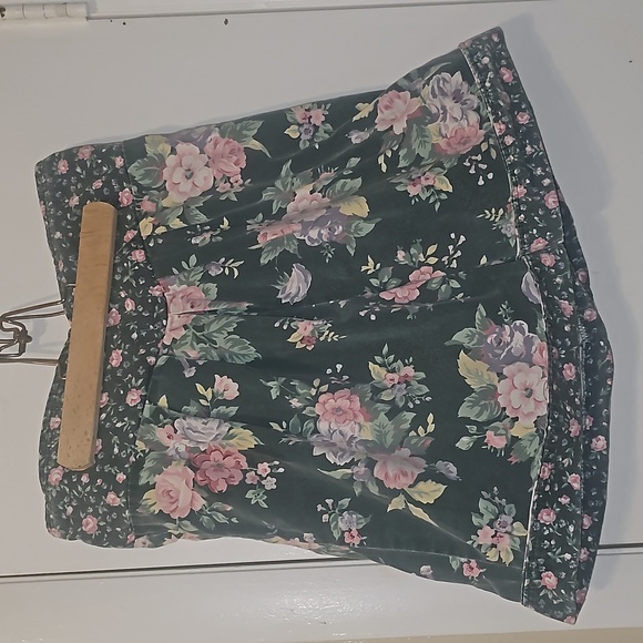 Vintage denim floral shorts - Picture 2 of 4